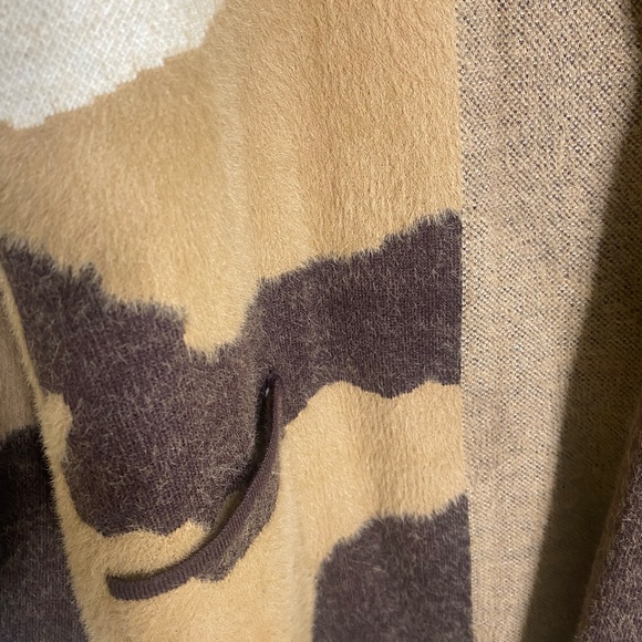 Women’s Fall cardigan, Animal Print - Picture 2 of 3